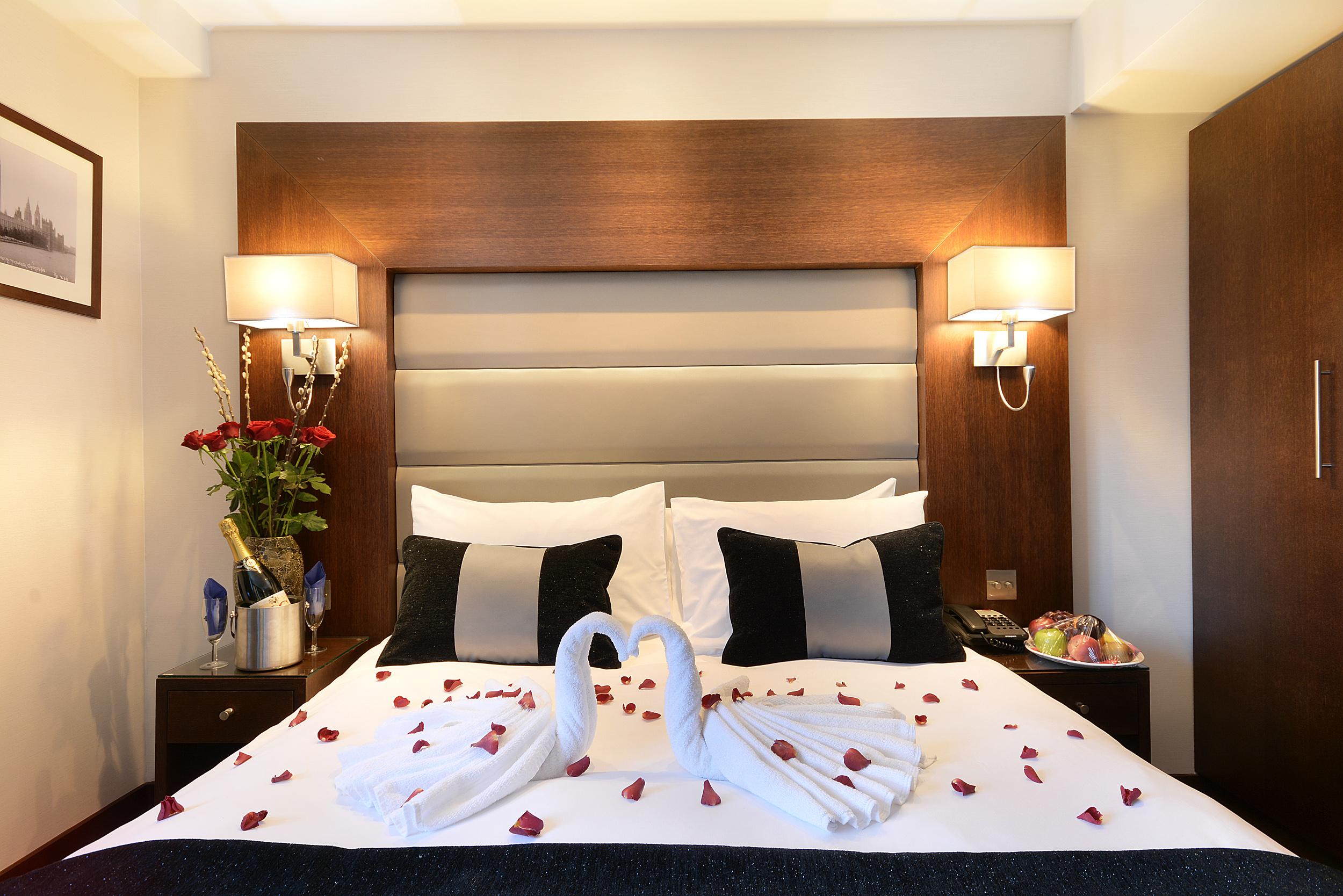 Park Grand London Lancaster Gate Londres Exterior foto A bedroom at the hotel