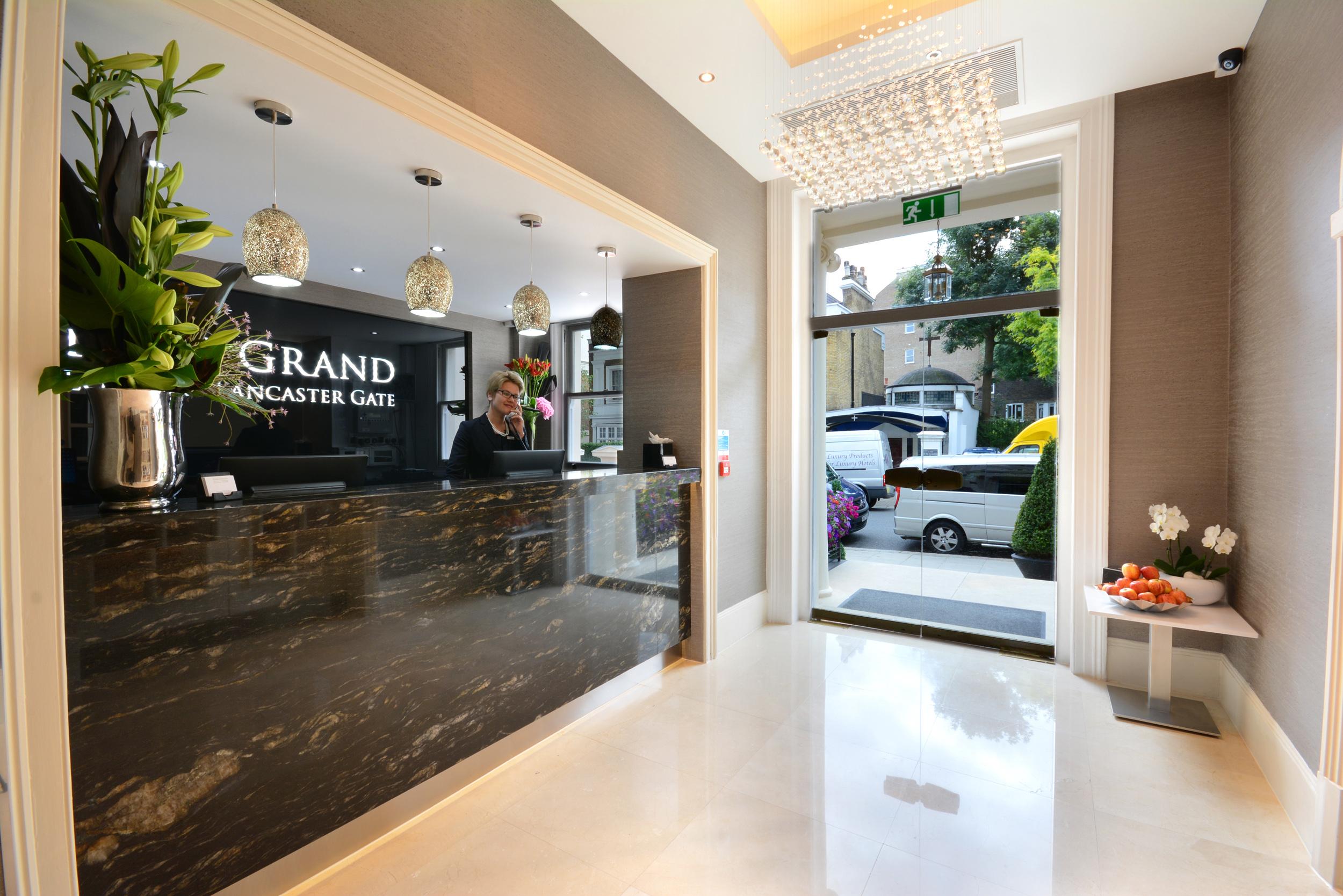Park Grand London Lancaster Gate Londres Exterior foto The hotel's reception