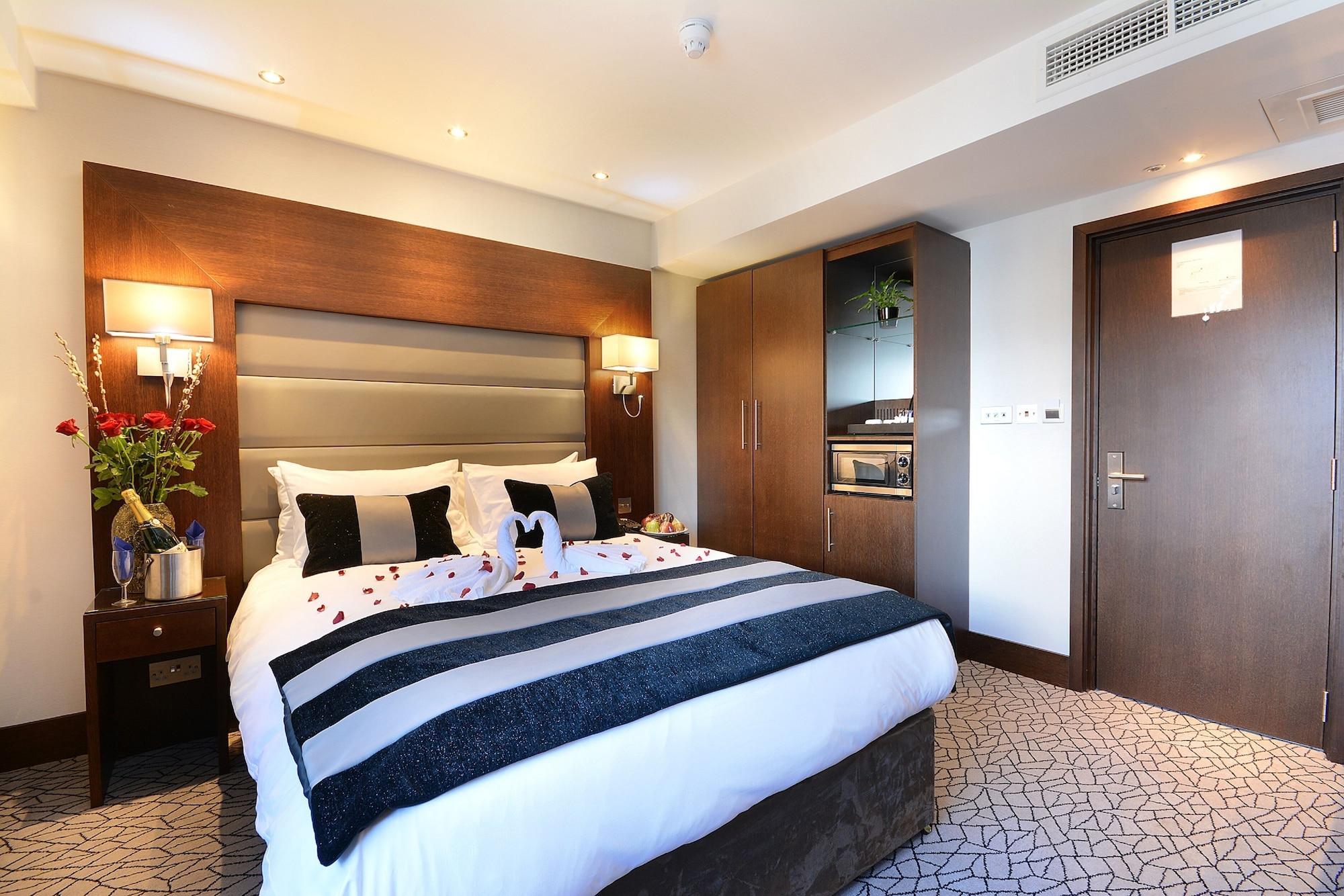 Park Grand London Lancaster Gate Londres Exterior foto A bedroom at the hotel