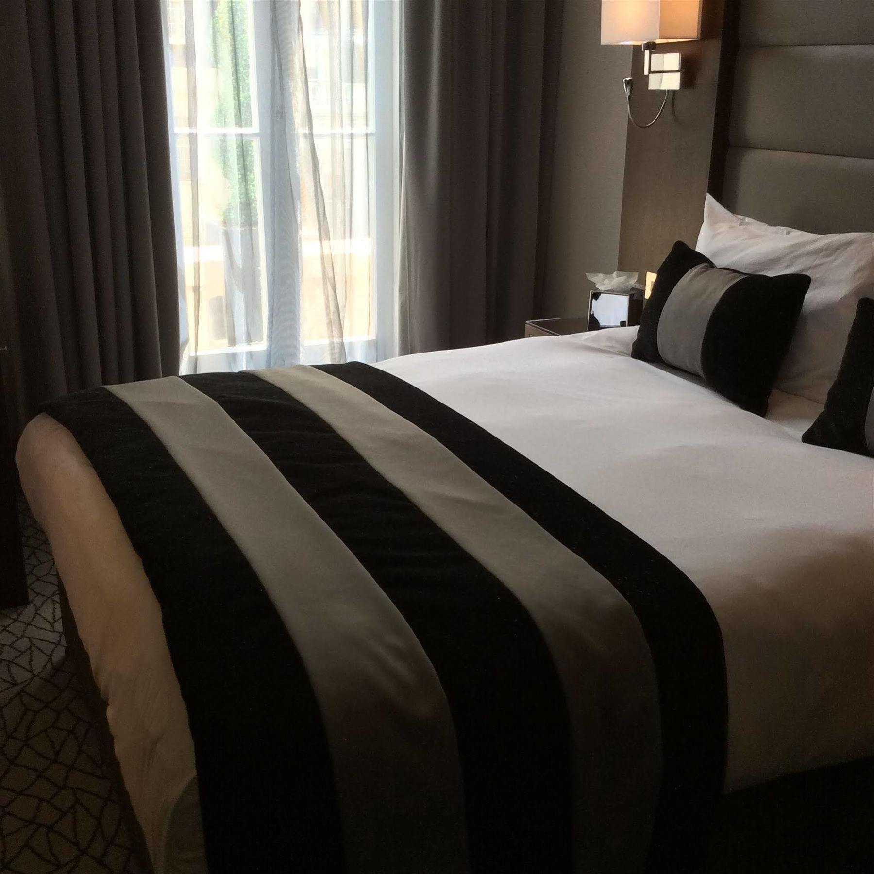 Park Grand London Lancaster Gate Londres Exterior foto A bed runner
