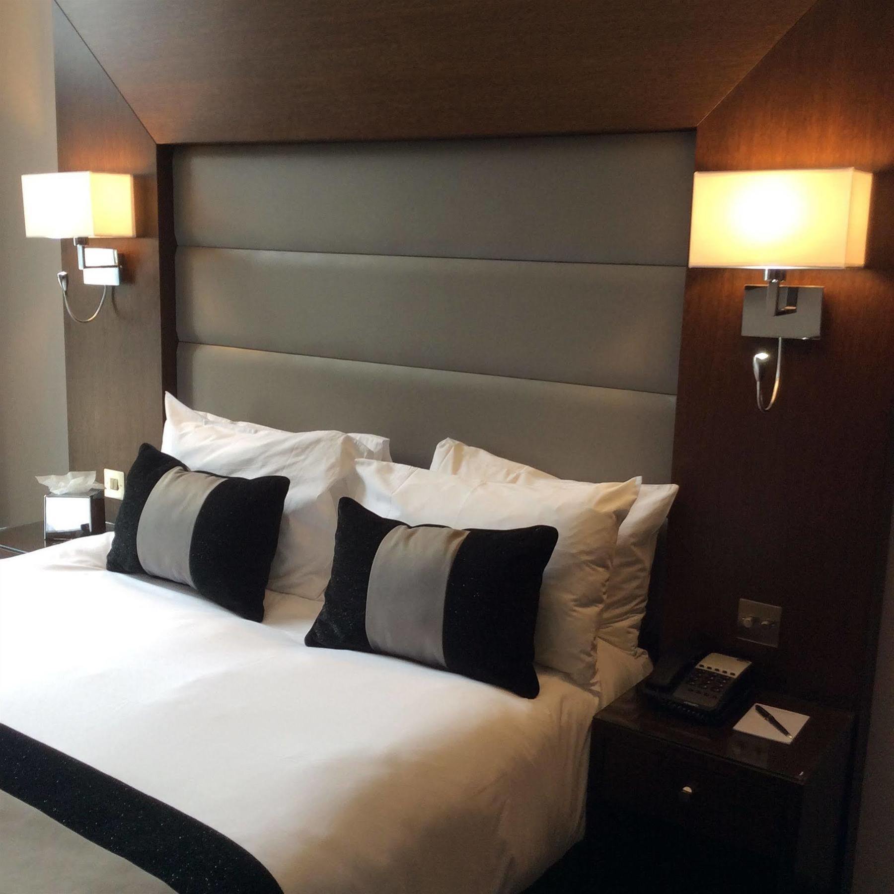 Park Grand London Lancaster Gate Londres Exterior foto A bedroom at the hotel
