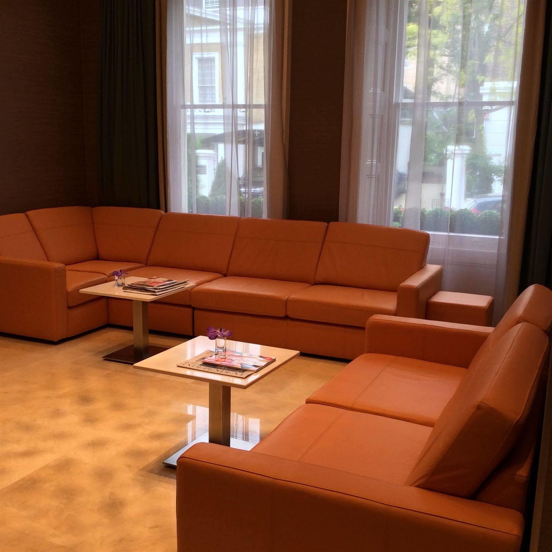 Park Grand London Lancaster Gate Londres Exterior foto A leather sofa